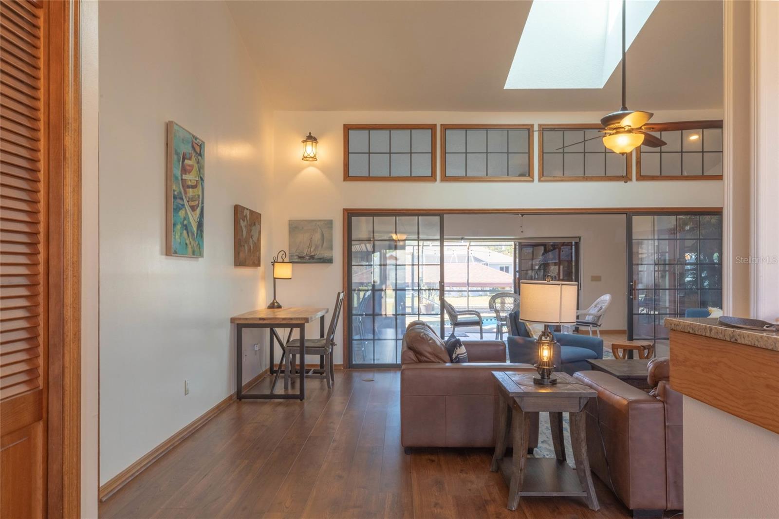 Listing photo id 0 for 27 Cherrytree Court