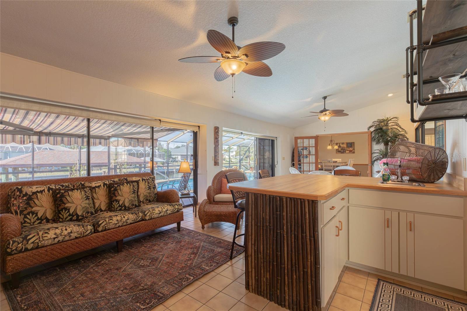 Listing photo id 18 for 27 Cherrytree Court