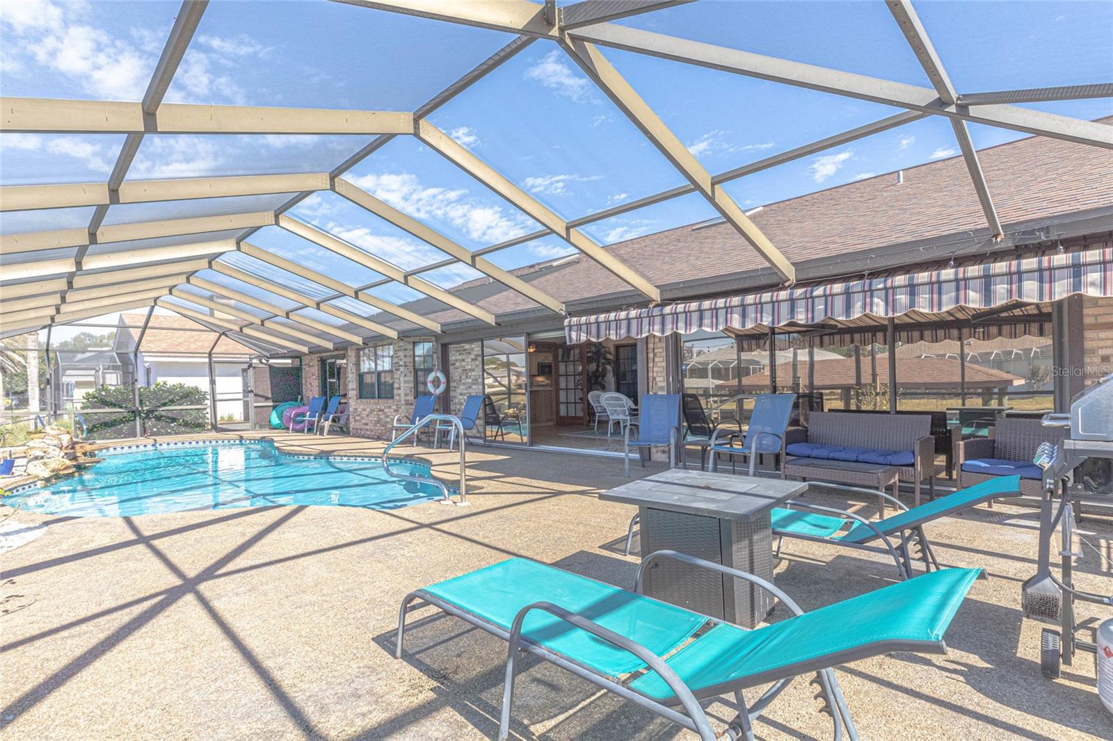 Listing photo id 24 for 27 Cherrytree Court