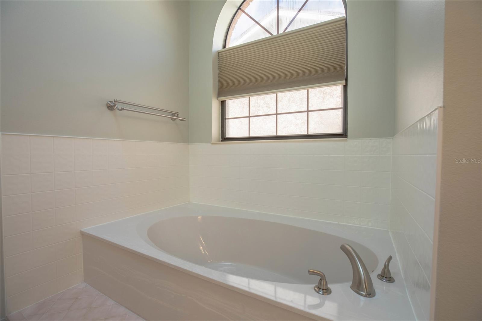 Listing photo id 34 for 27 Cherrytree Court