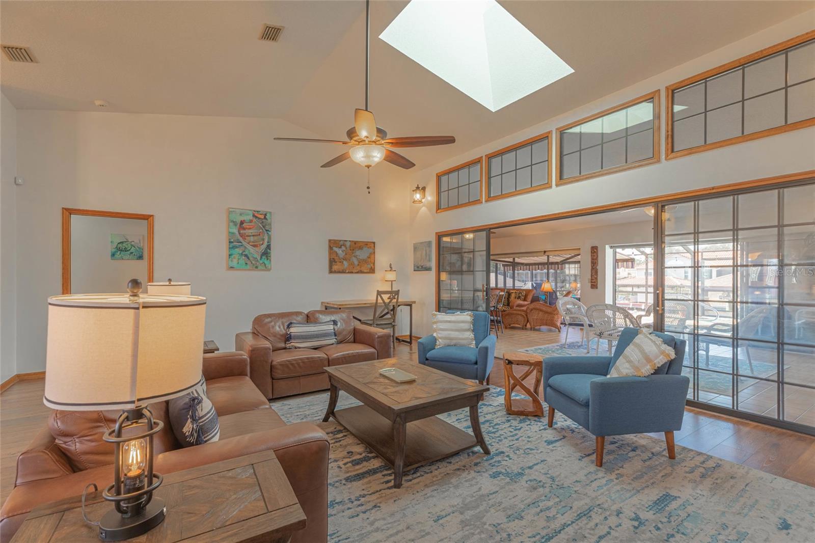 Listing photo id 2 for 27 Cherrytree Court