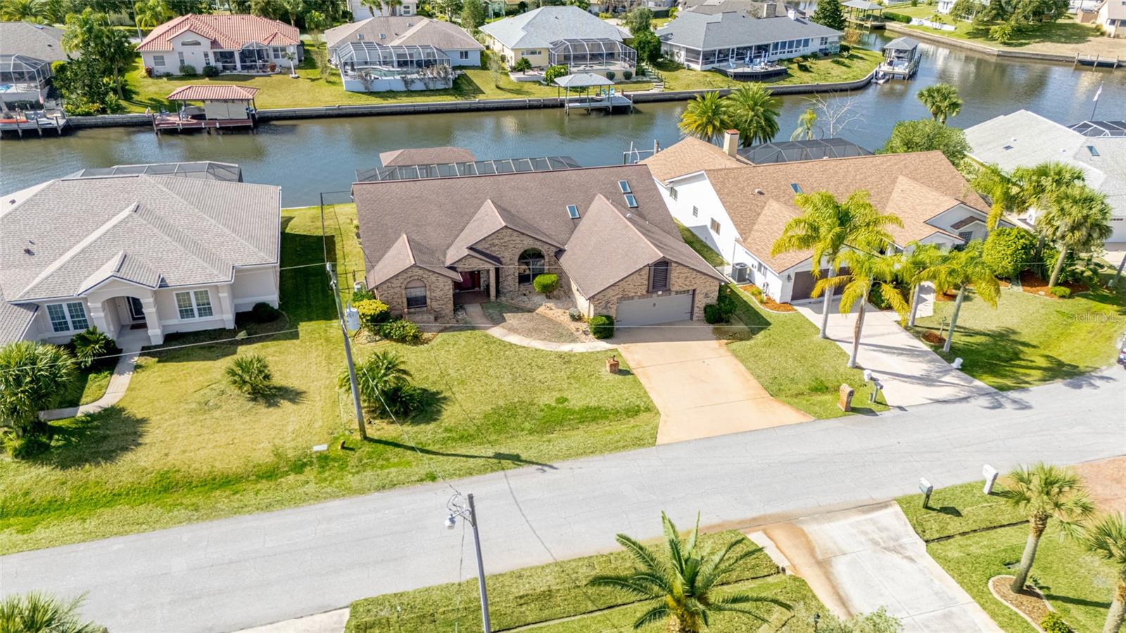 Listing photo id 40 for 27 Cherrytree Court