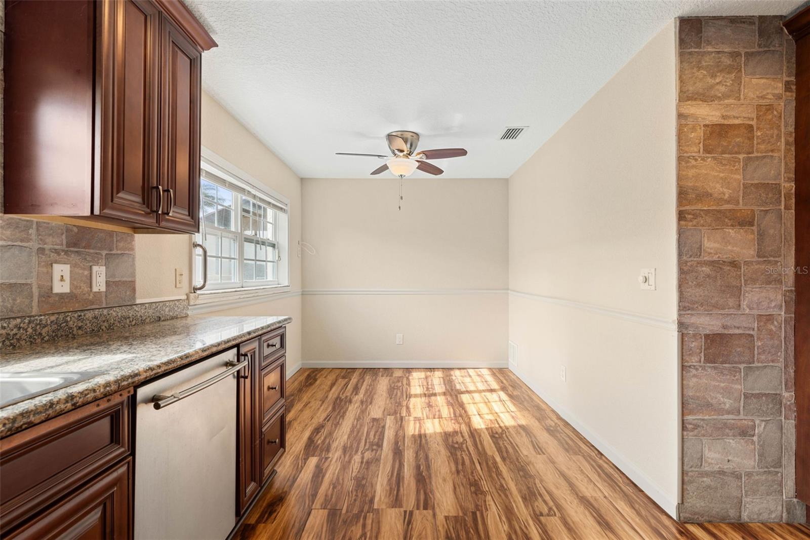 Image 10 of 31 For 2 Claridge Court S