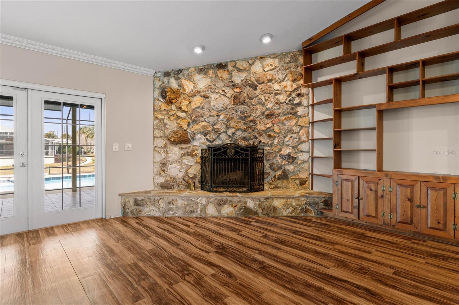 Image 12 of 31 For 2 Claridge Court S