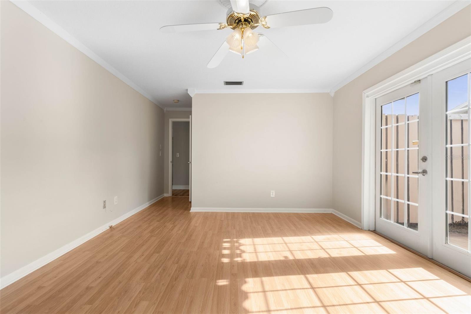 Image 13 of 31 For 2 Claridge Court S