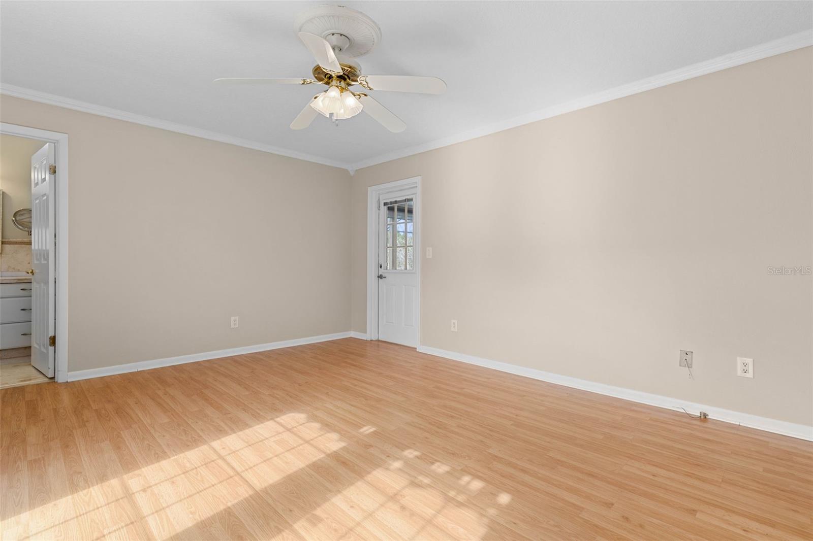 Image 14 of 31 For 2 Claridge Court S