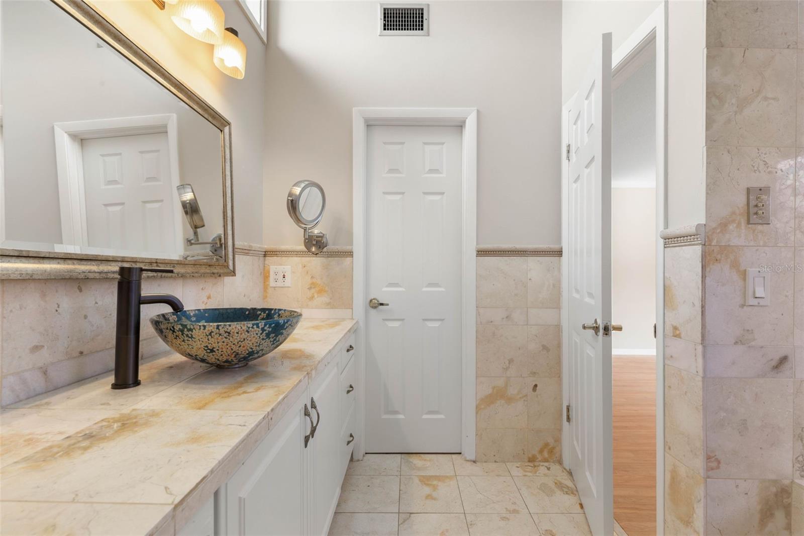 Image 16 of 31 For 2 Claridge Court S