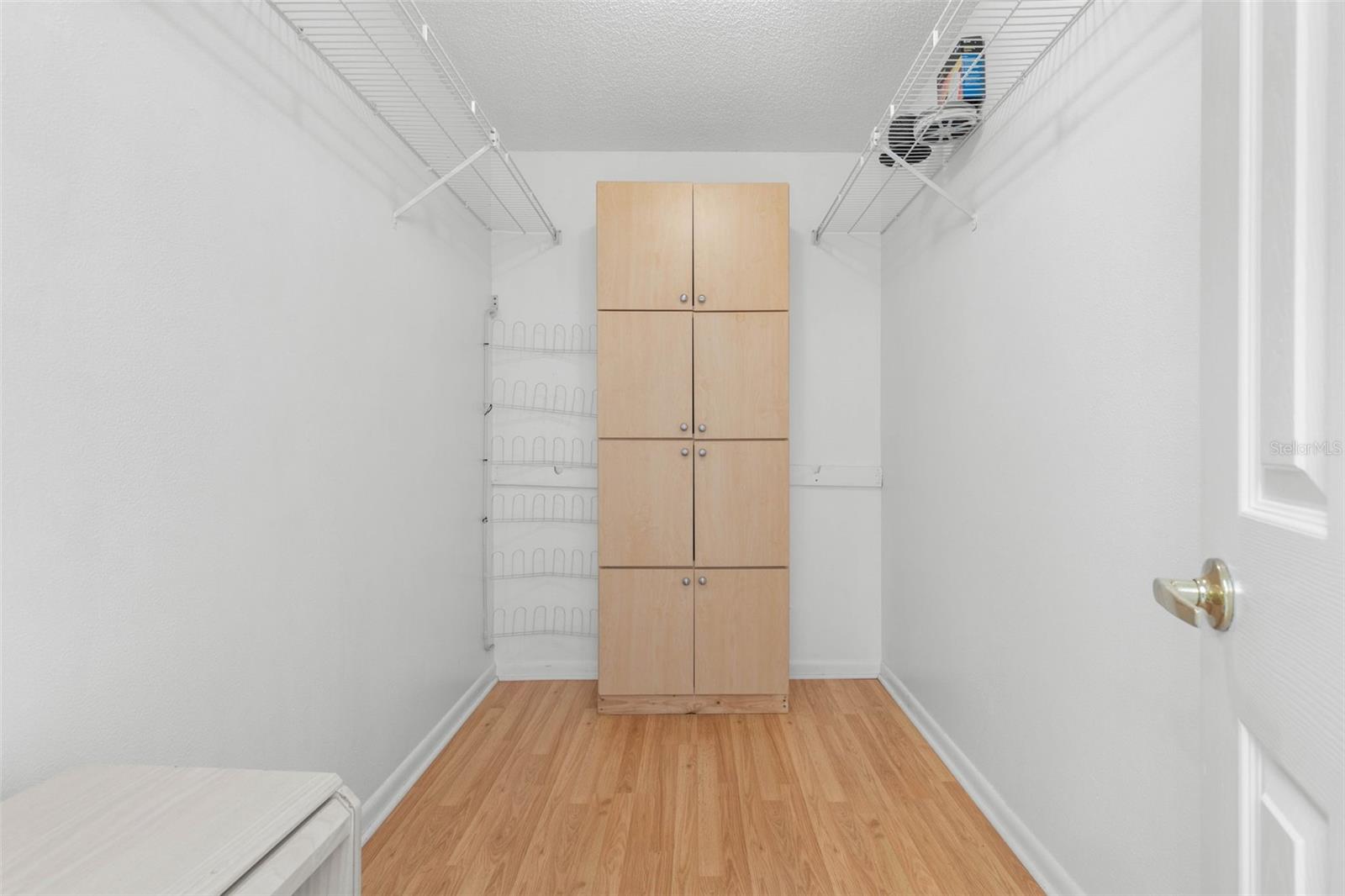 Image 18 of 31 For 2 Claridge Court S