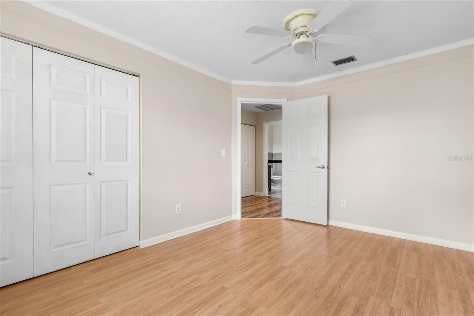 Image 20 of 31 For 2 Claridge Court S