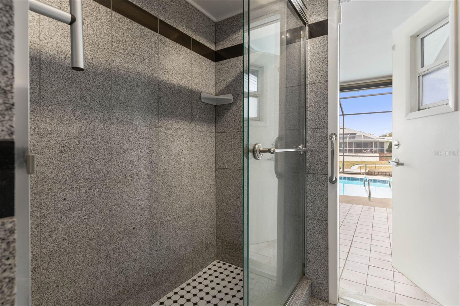 Image 22 of 31 For 2 Claridge Court S