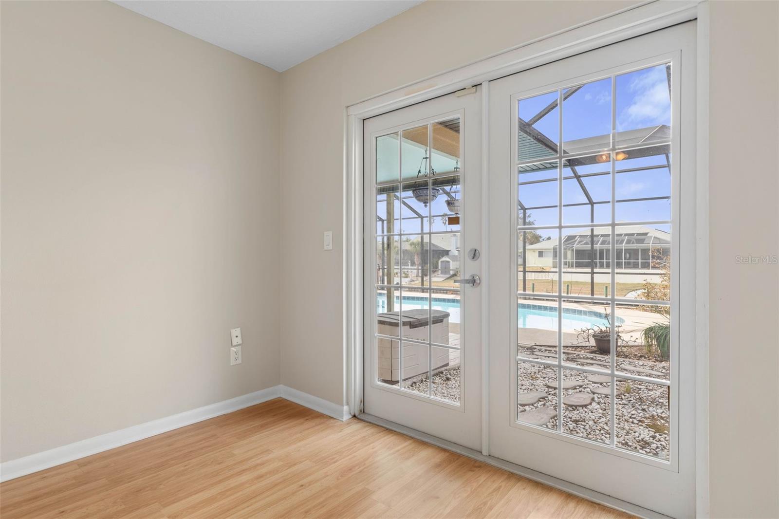 Image 23 of 31 For 2 Claridge Court S