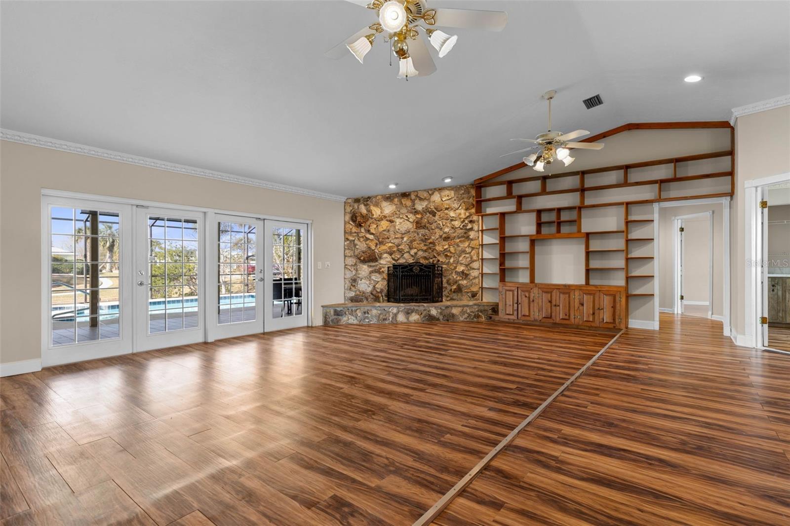 Image 7 of 31 For 2 Claridge Court S