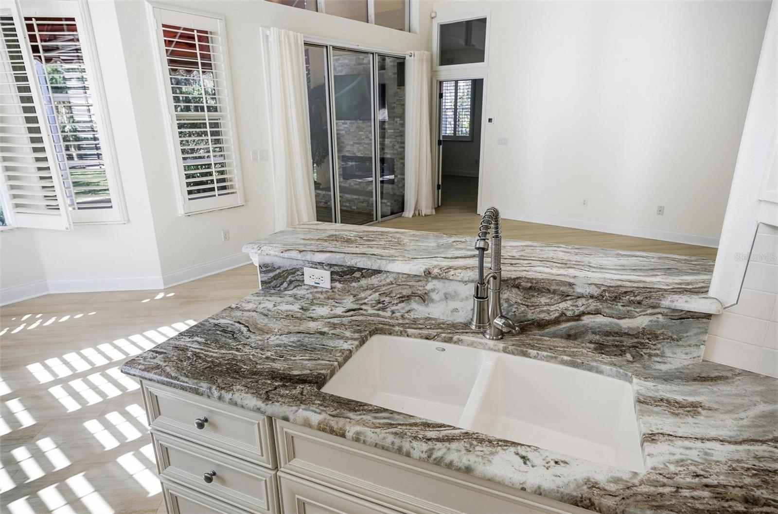 Image 15 of 89 For 16 Village View Way