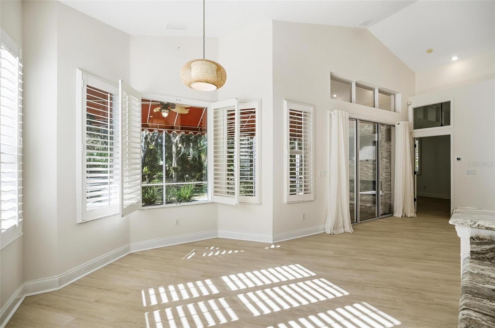 Image 19 of 89 For 16 Village View Way