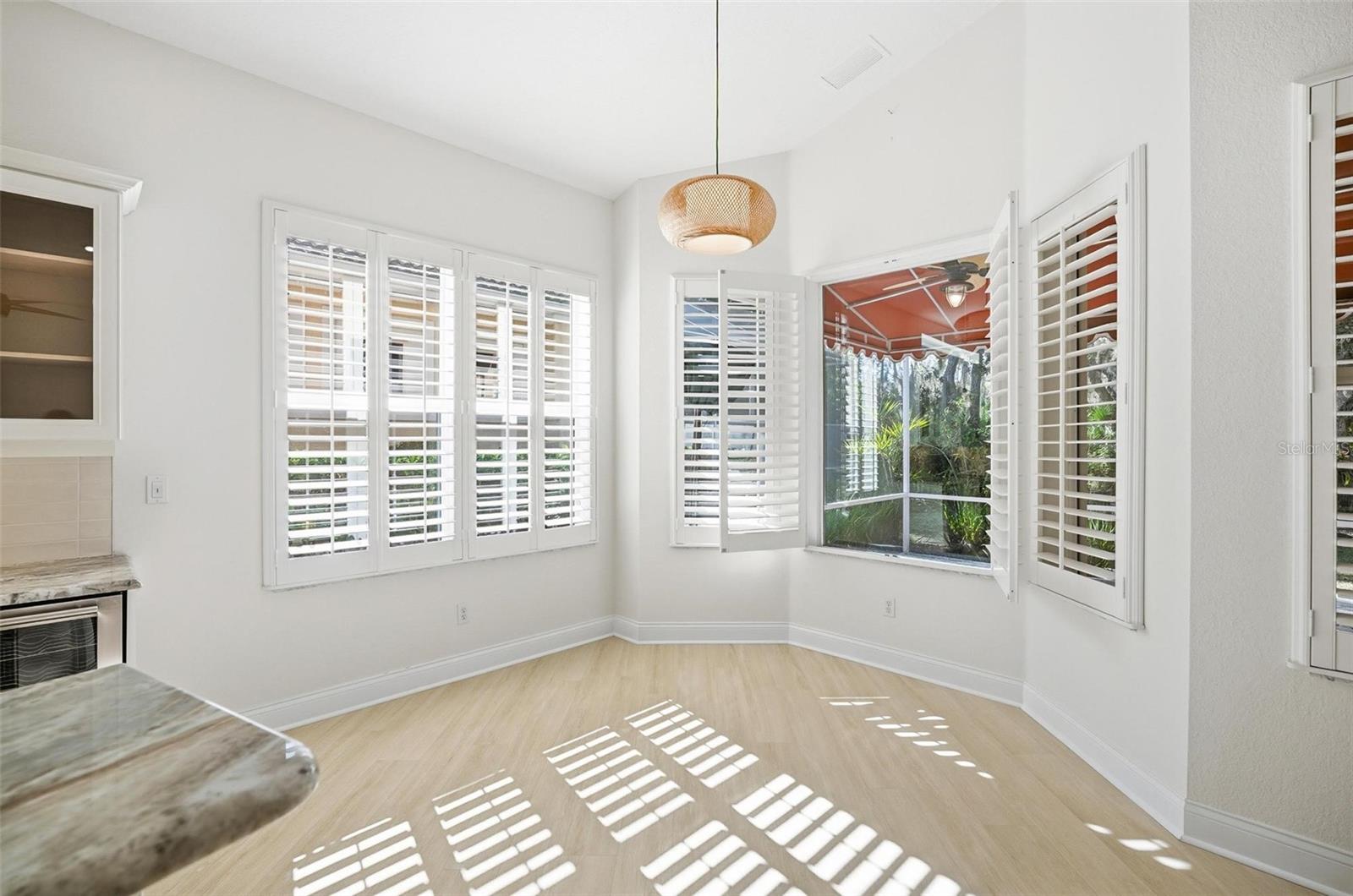 Image 20 of 89 For 16 Village View Way