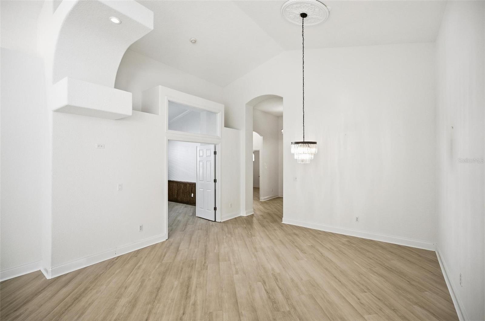 Image 24 of 89 For 16 Village View Way