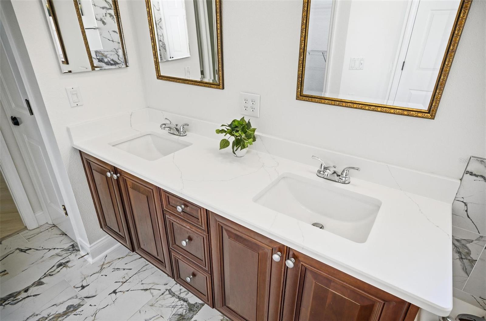 Image 35 of 89 For 16 Village View Way