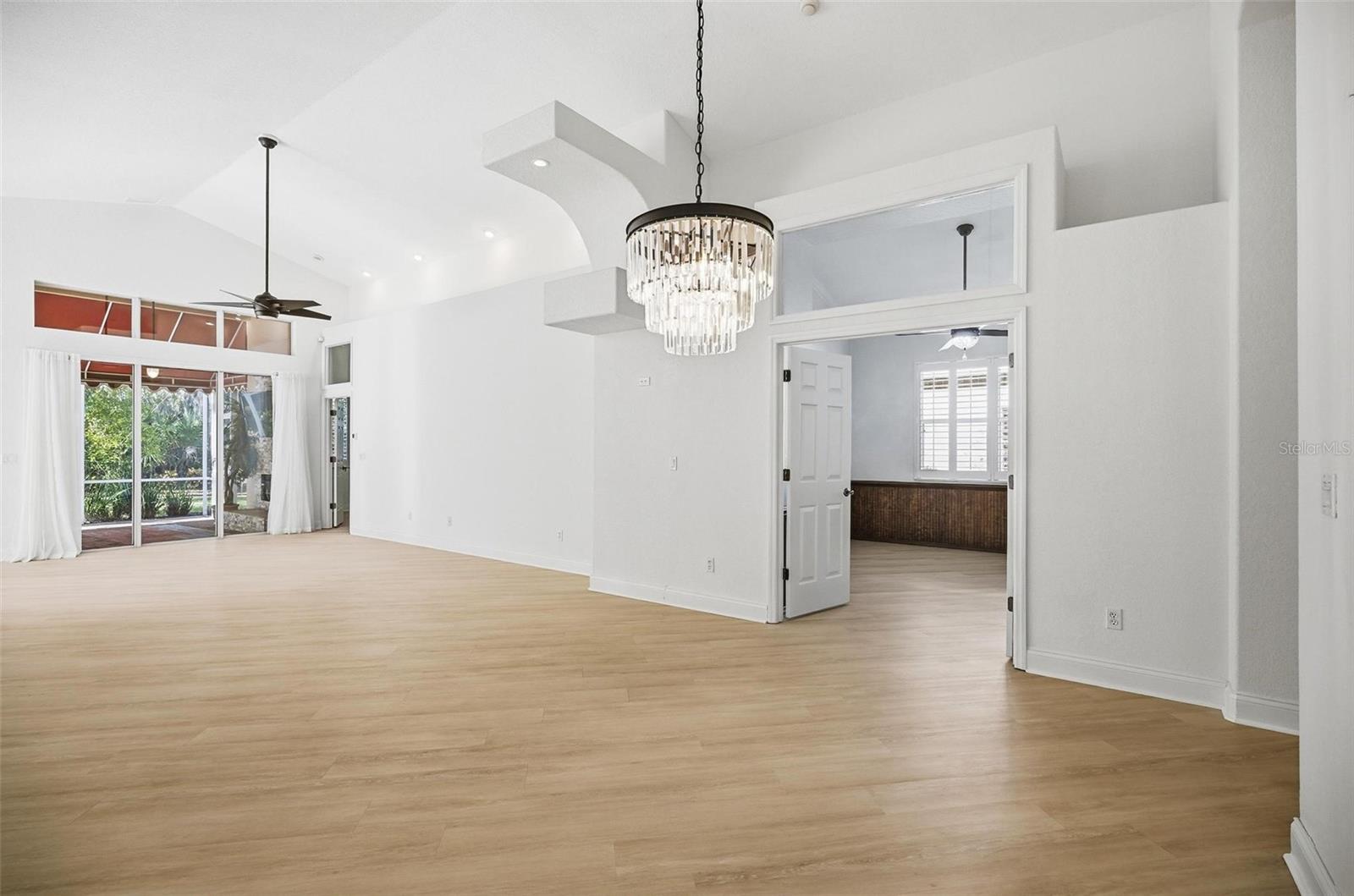 Image 7 of 89 For 16 Village View Way