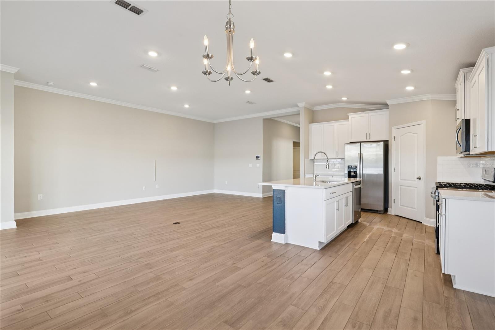 Image 10 of 40 For 610 Narvarez Avenue