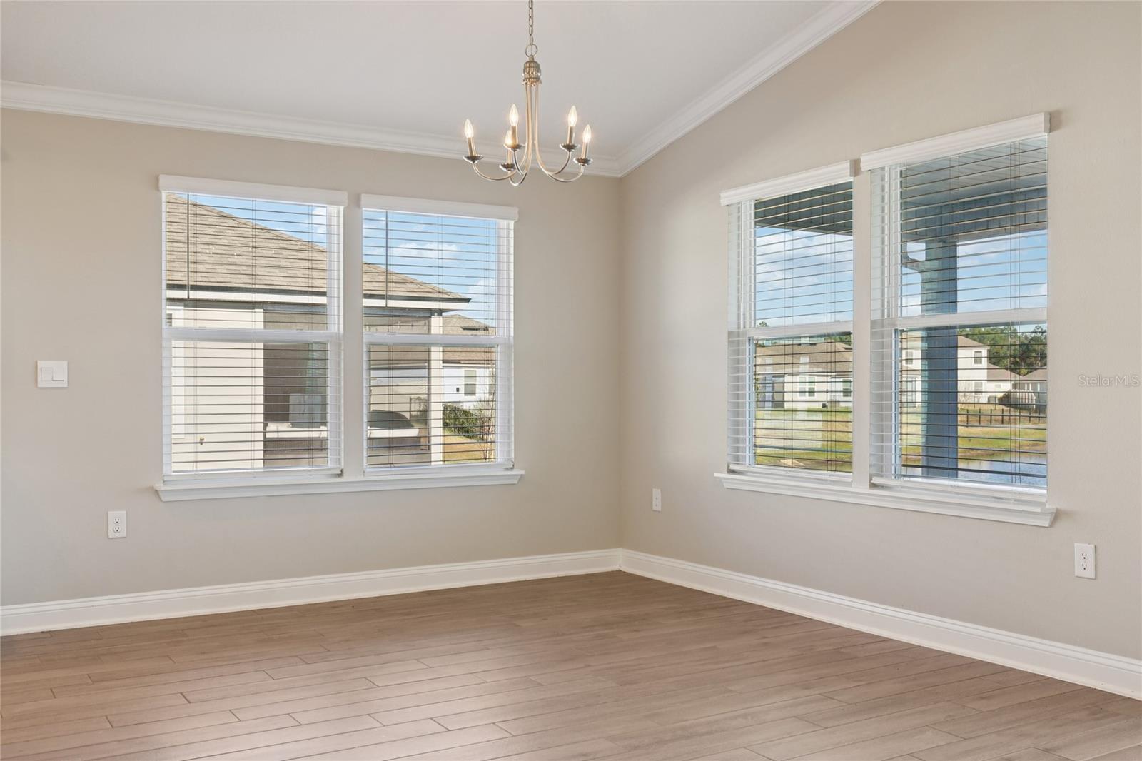 Image 11 of 40 For 610 Narvarez Avenue