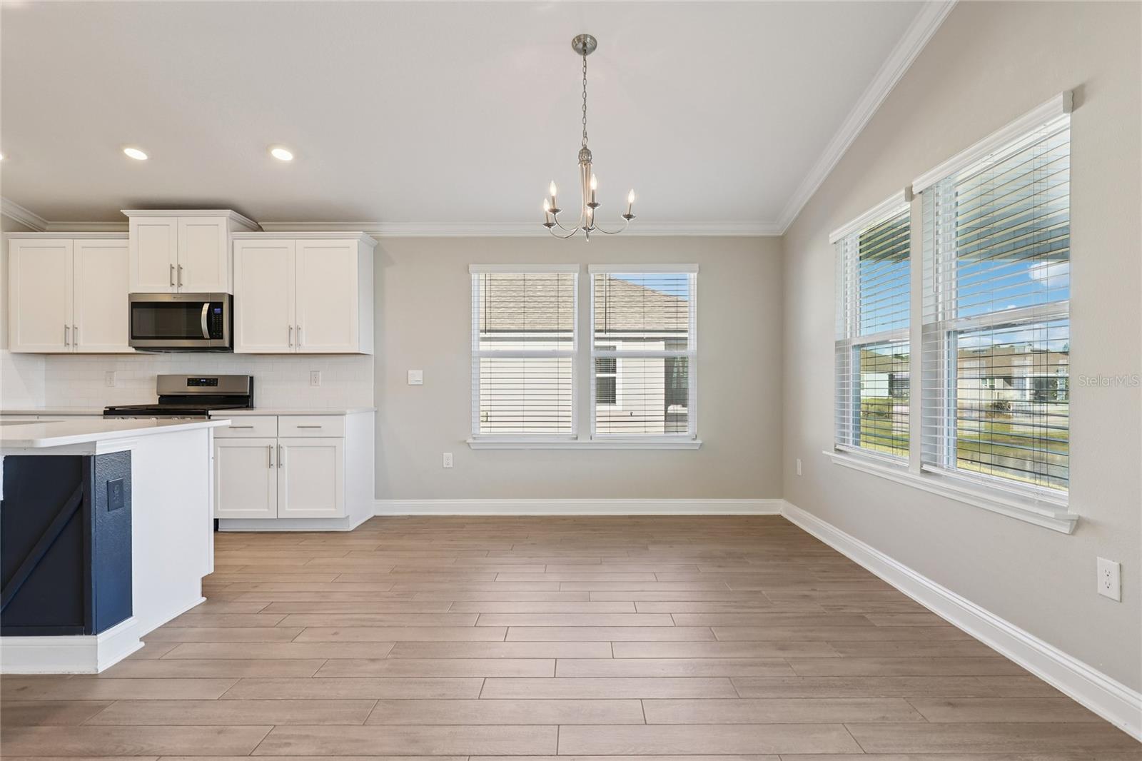 Image 14 of 40 For 610 Narvarez Avenue