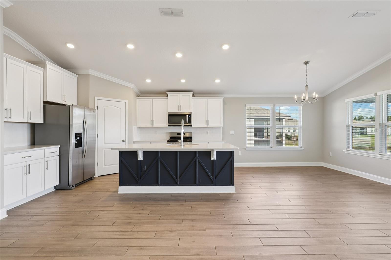 Image 17 of 40 For 610 Narvarez Avenue