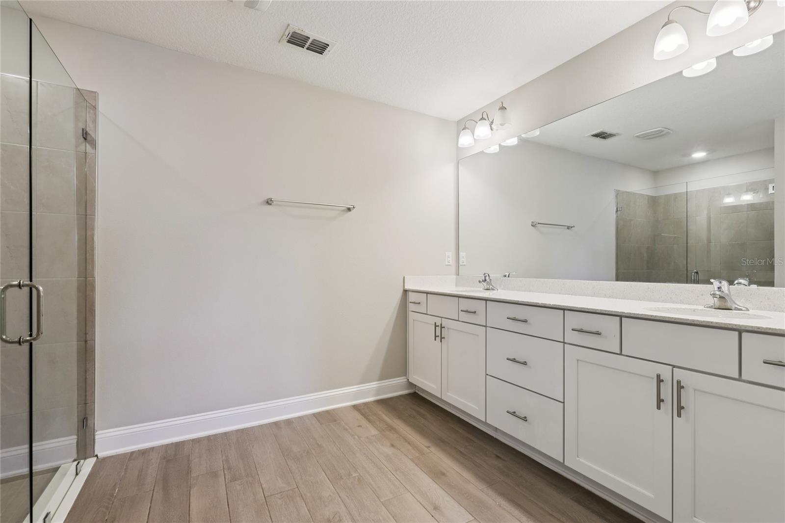 Image 31 of 40 For 610 Narvarez Avenue