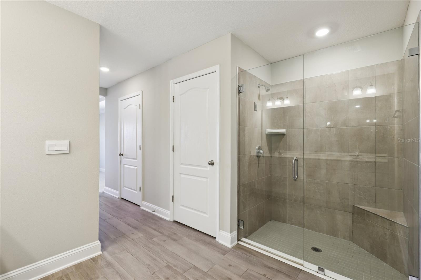 Image 33 of 40 For 610 Narvarez Avenue