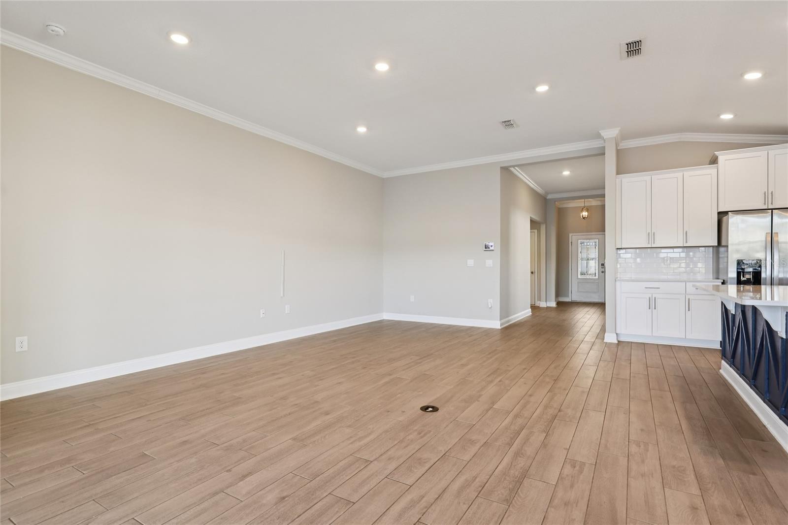 Image 4 of 40 For 610 Narvarez Avenue