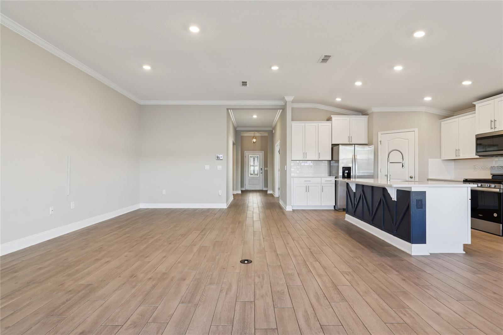 Image 5 of 40 For 610 Narvarez Avenue