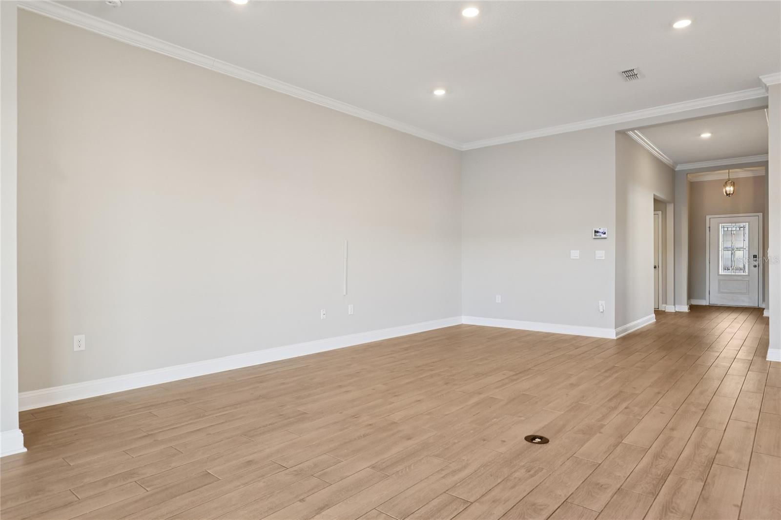 Image 6 of 40 For 610 Narvarez Avenue