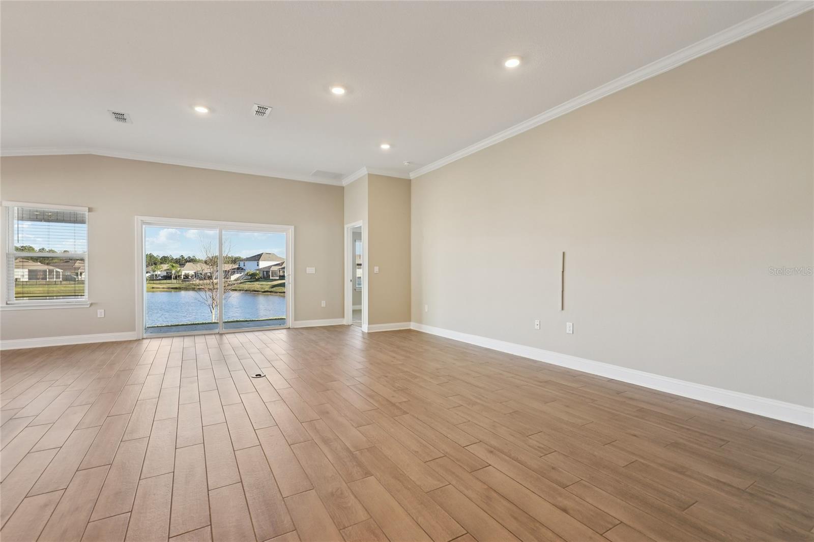 Image 7 of 40 For 610 Narvarez Avenue