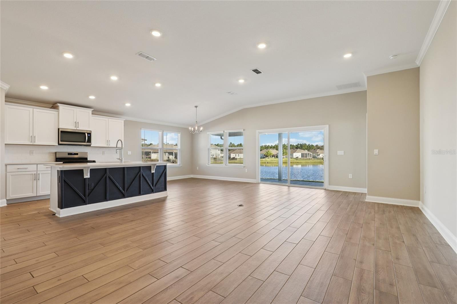 Image 8 of 40 For 610 Narvarez Avenue