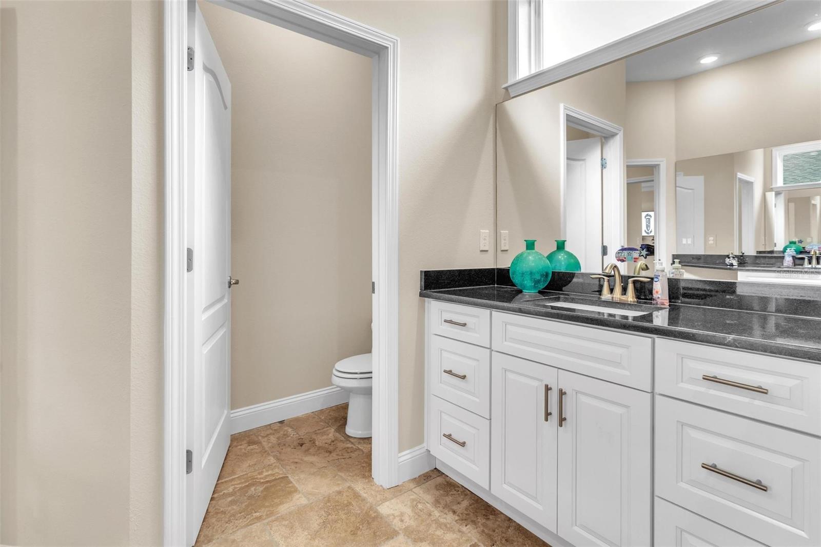 Image 13 of 23 For 10 Point Of Woods Drive