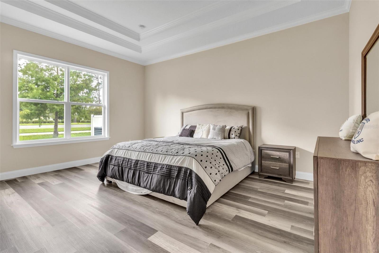 Image 4 of 23 For 10 Point Of Woods Drive