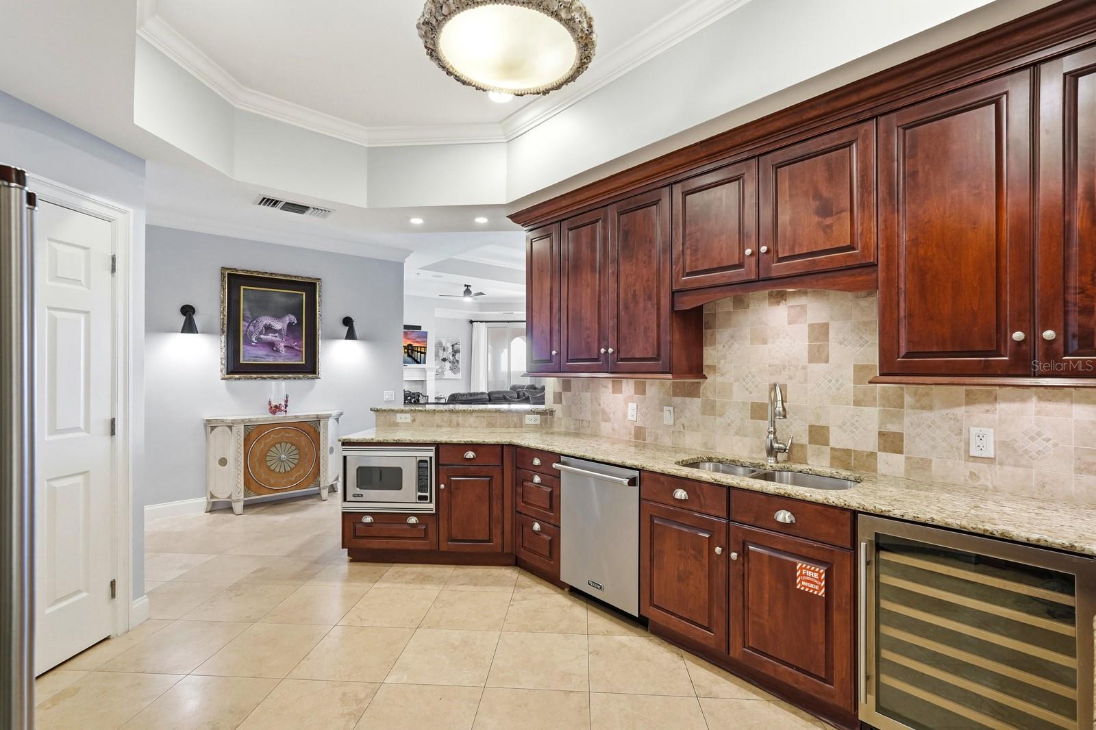 Image 13 of 71 For 200 Ocean Crest Drive 843