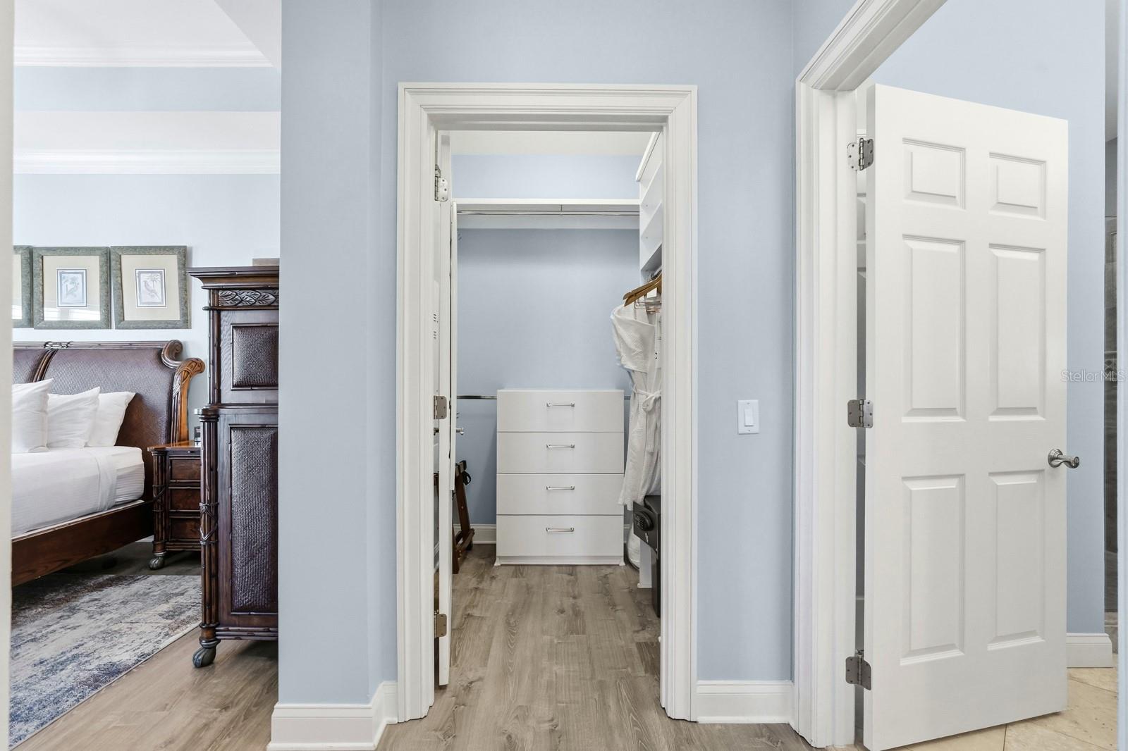 Image 18 of 71 For 200 Ocean Crest Drive 843