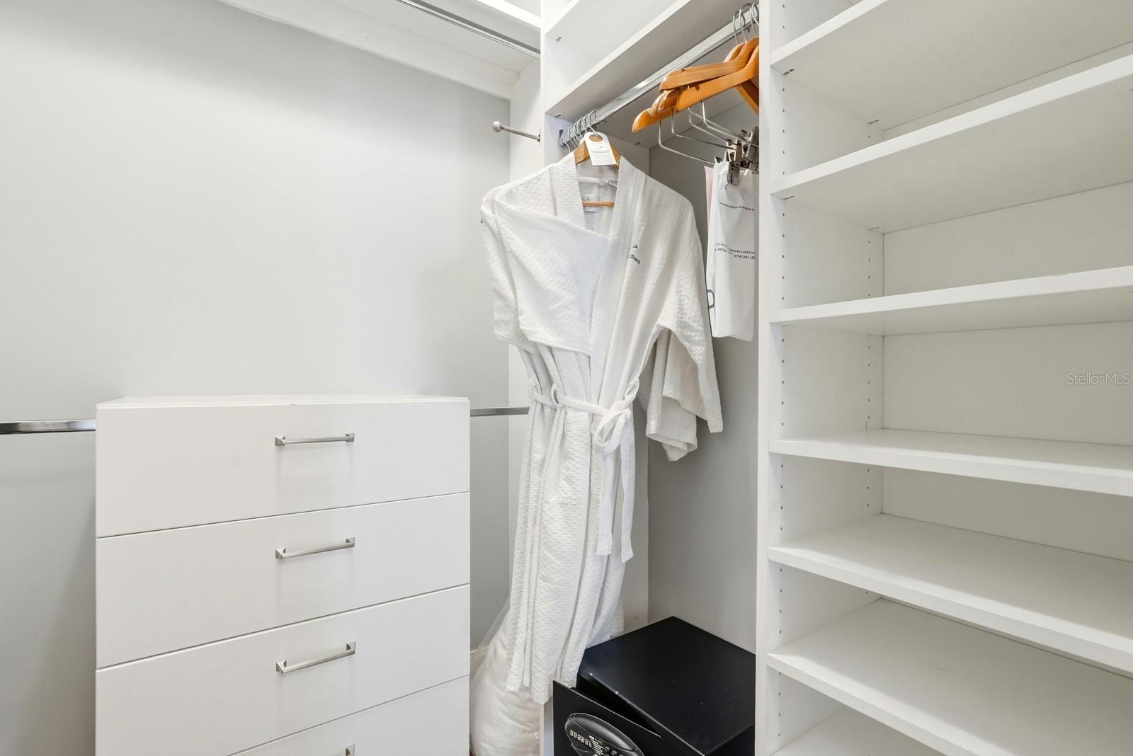 Image 21 of 71 For 200 Ocean Crest Drive 843