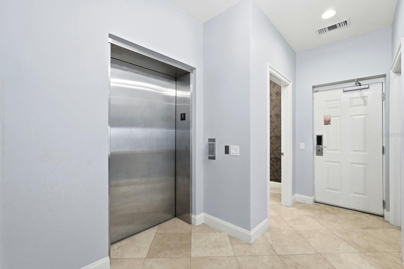 Image 6 of 71 For 200 Ocean Crest Drive 843