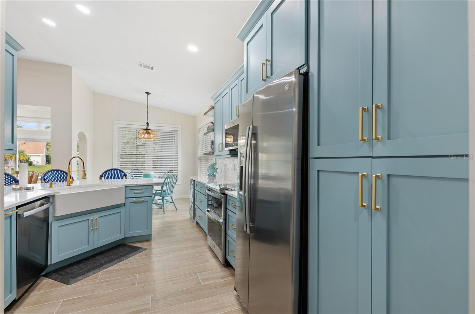 Image 11 of 52 For 10 Gleneagles Place