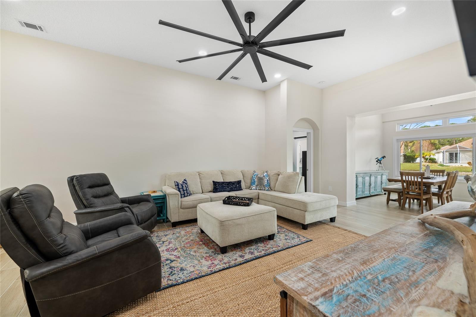 Image 22 of 52 For 10 Gleneagles Place