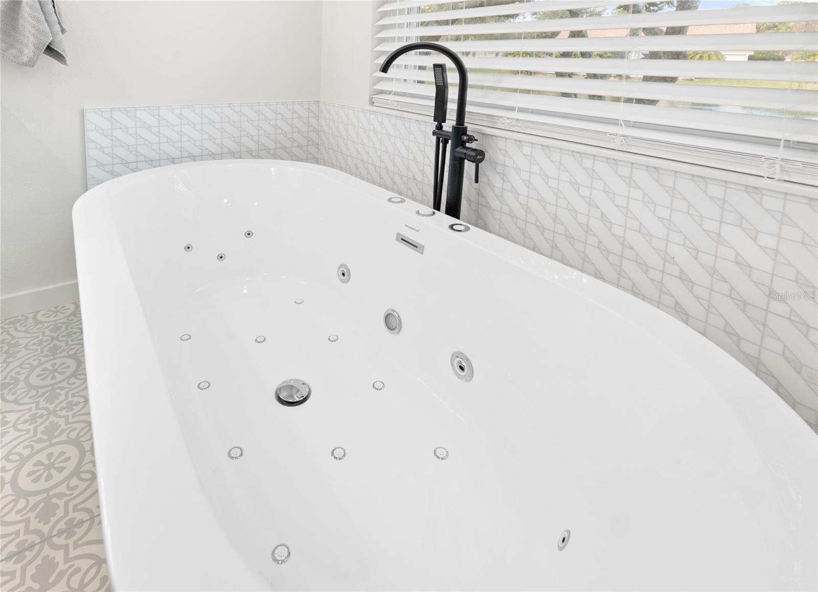 Image 32 of 52 For 10 Gleneagles Place