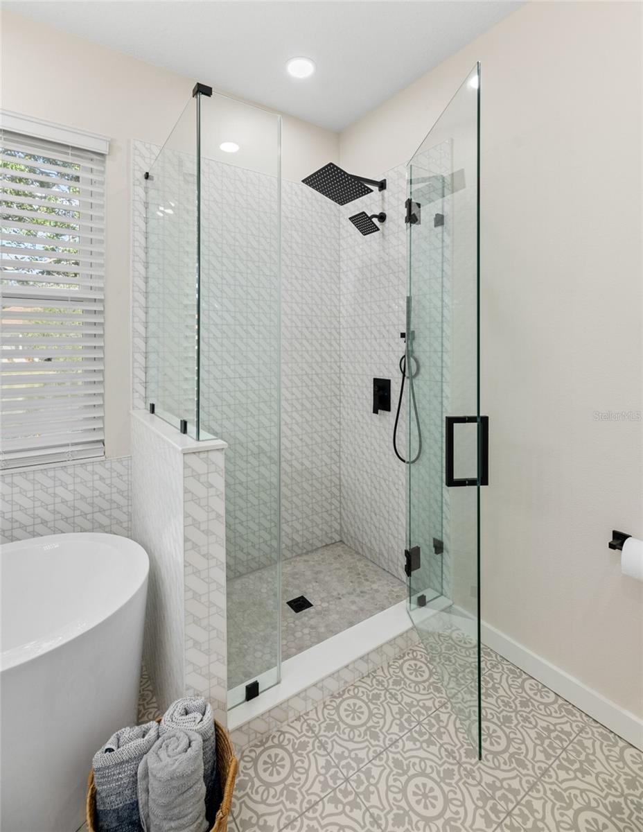 Image 33 of 52 For 10 Gleneagles Place