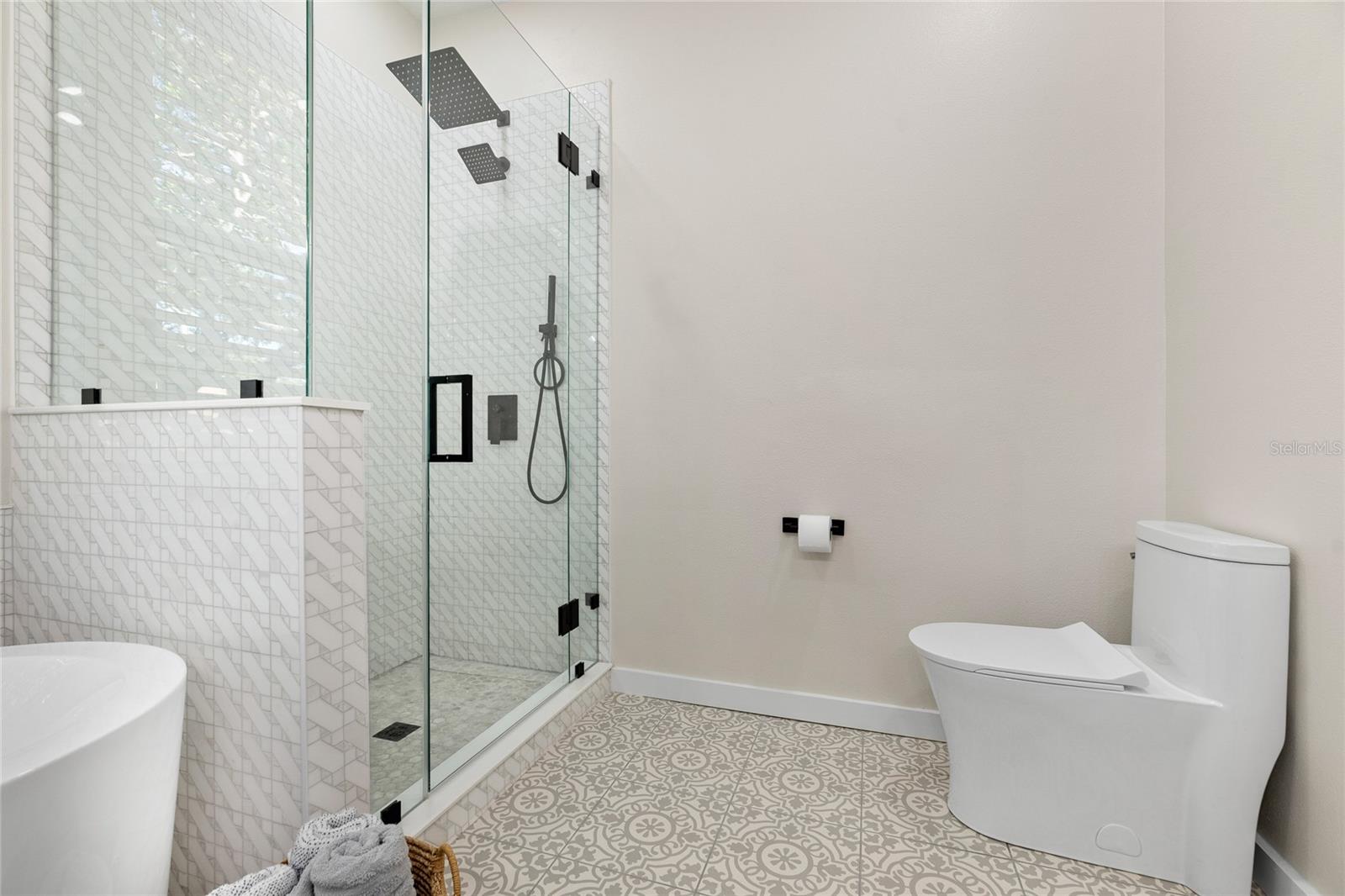 Image 34 of 52 For 10 Gleneagles Place