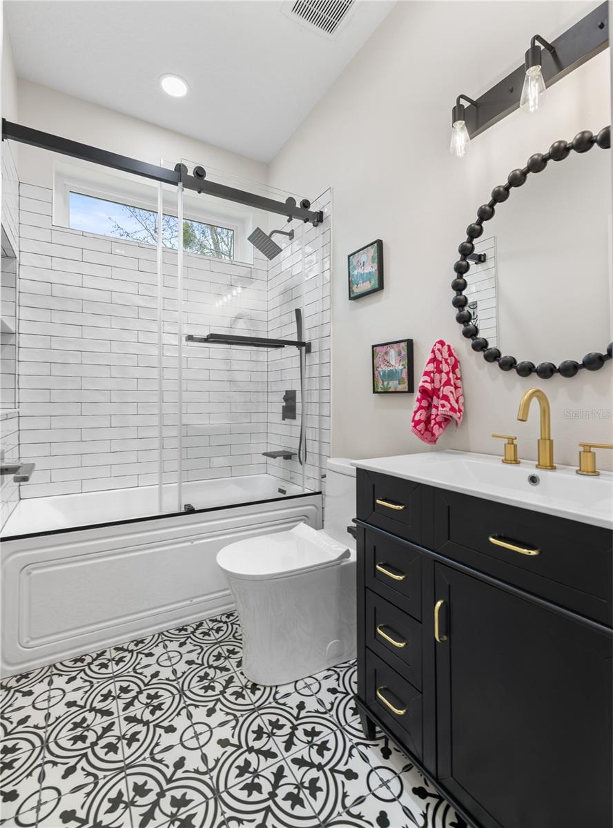 Image 41 of 52 For 10 Gleneagles Place