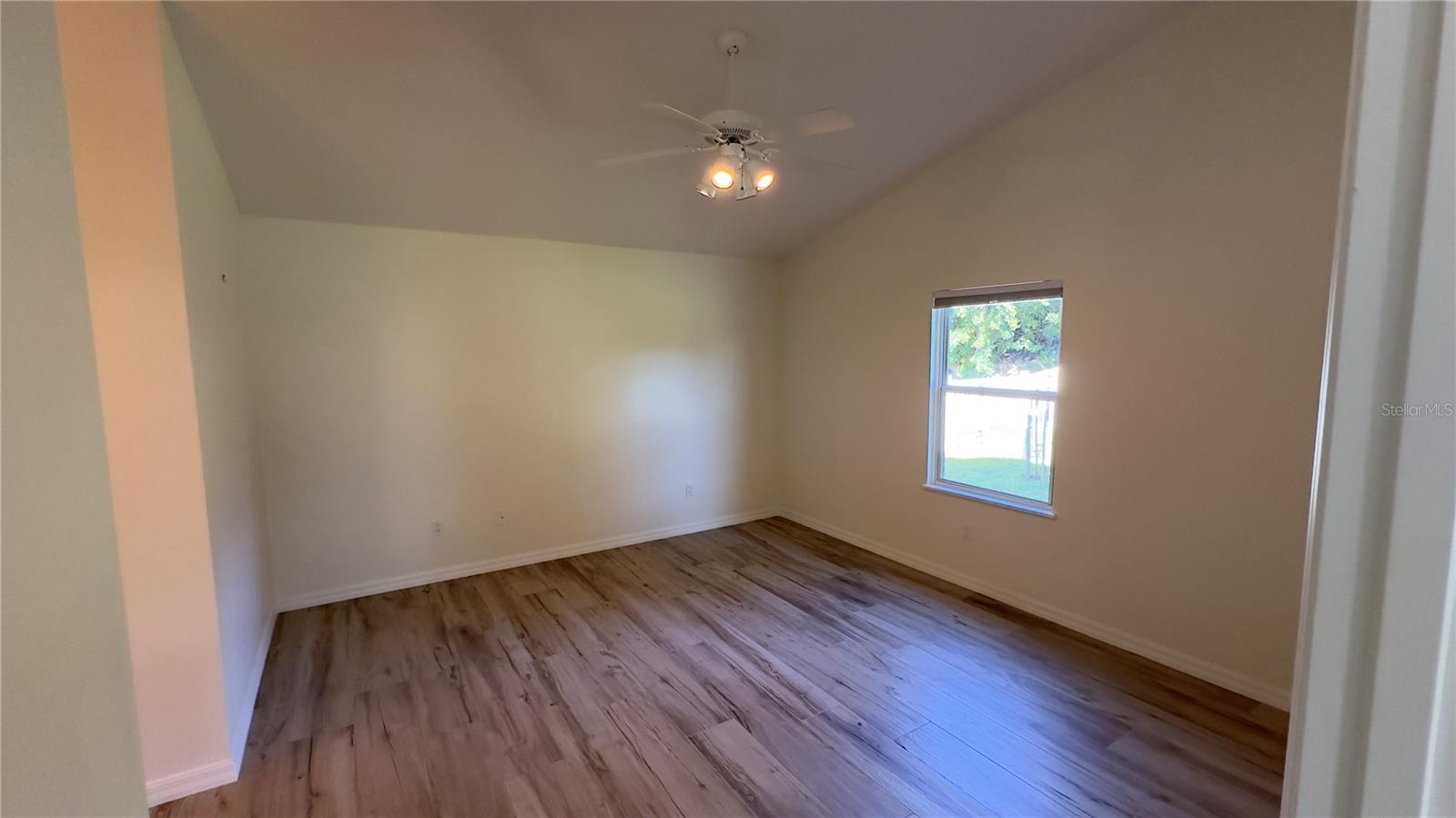 Image 21 of 34 For 1502 Daytona Avenue