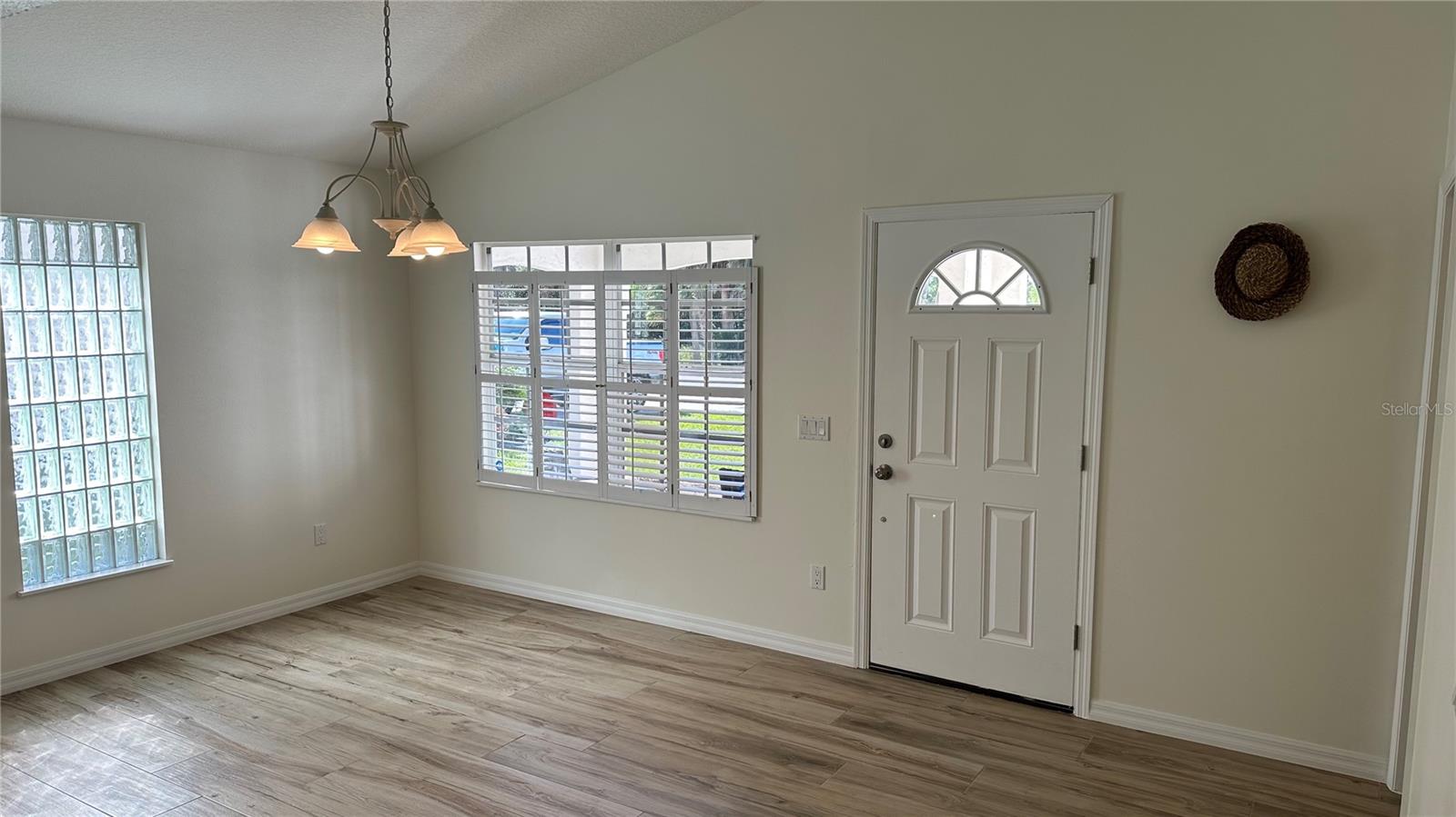 Image 9 of 34 For 1502 Daytona Avenue