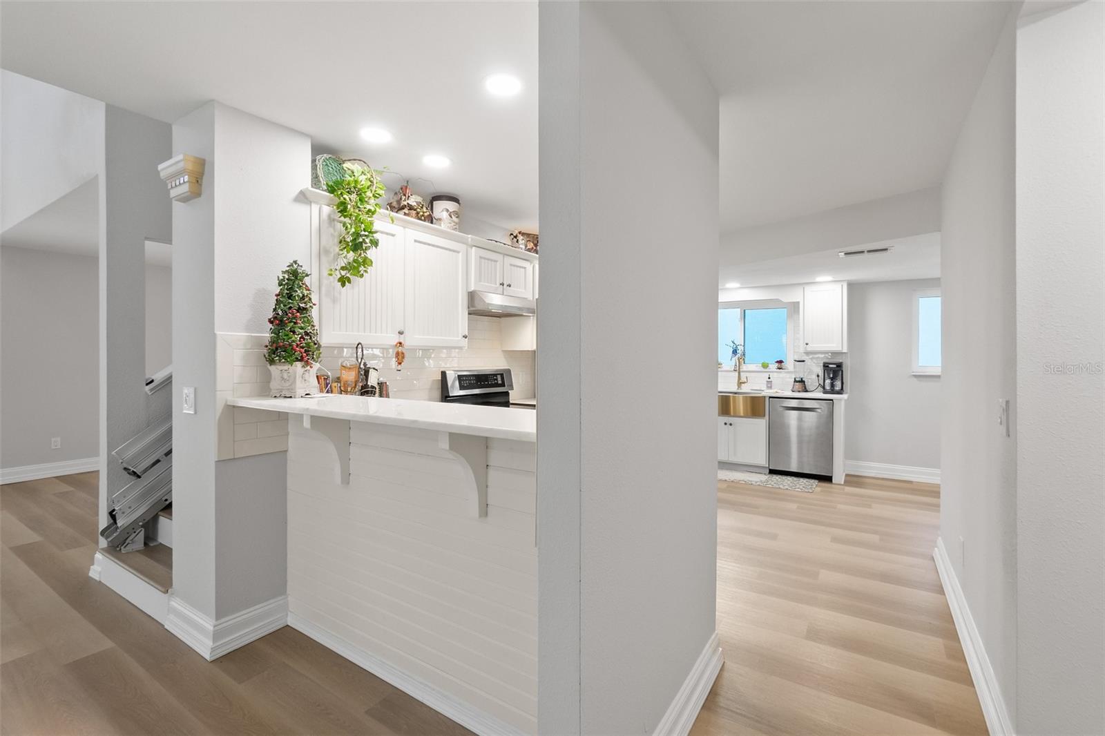 Image 33 of 70 For 2220 Central Avenue