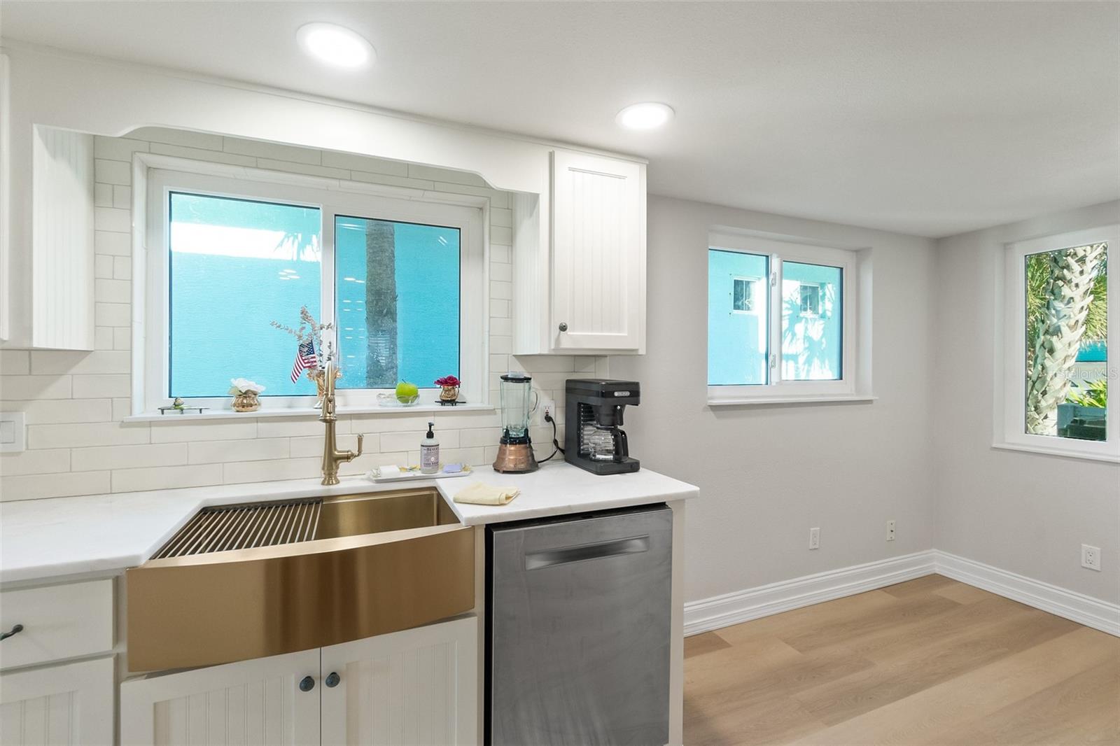 Image 35 of 70 For 2220 Central Avenue