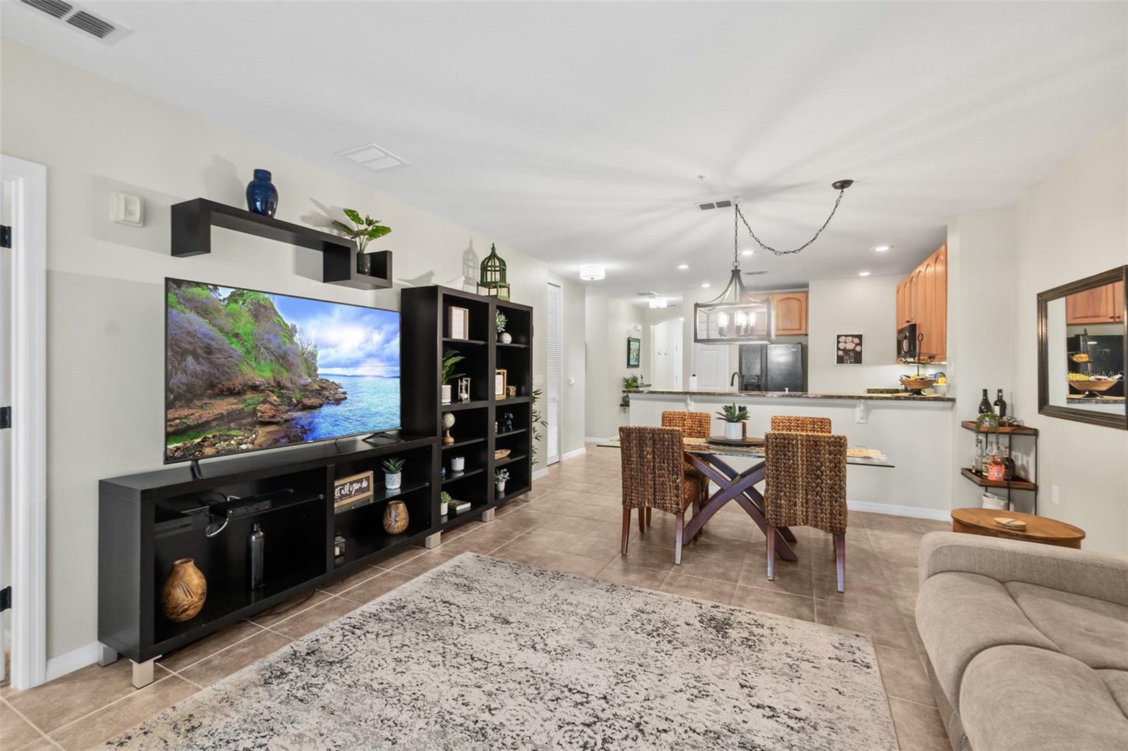 Image 11 of 52 For 100 Canopy Walk Lane 124